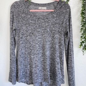 Knitted long sleeve with beads.